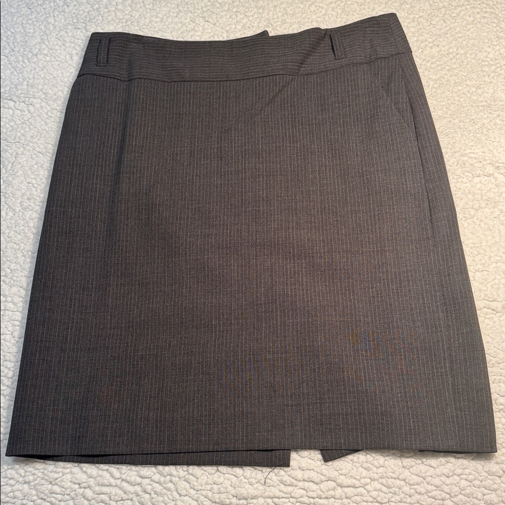 Banana Republic Women’s Gray Pinstripe Suit - Picture 10 of 12